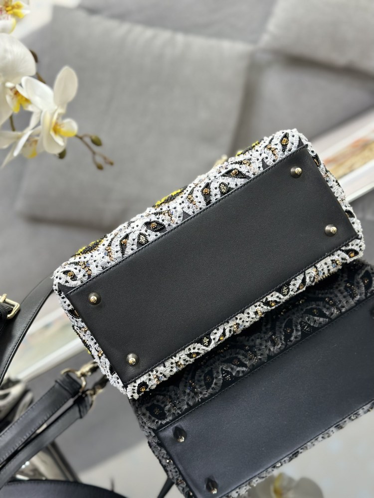 Dior Handmade bag Lady Dior  size 24 x 20 x 11