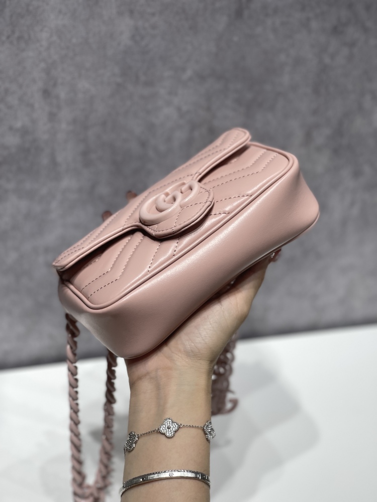 Gucci  size 16.5*5*10