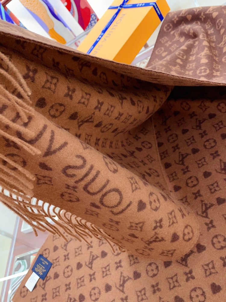 LV Scarf