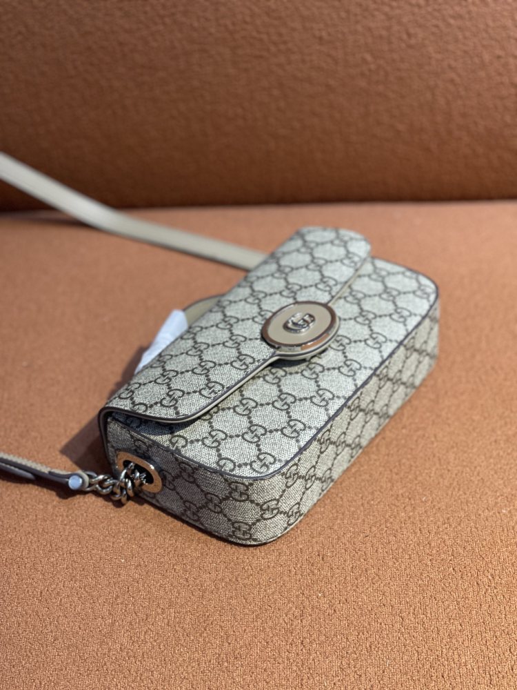 Gucci  size 21*10*5