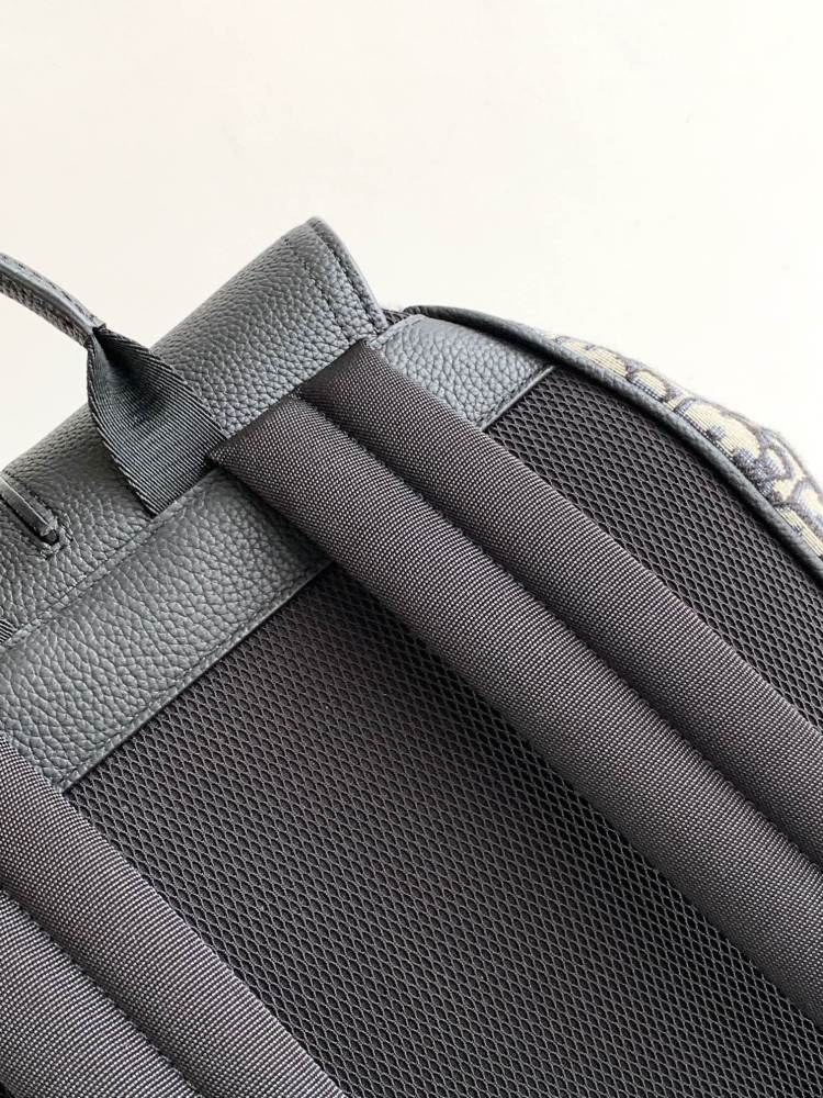 Dior man's Oblique backpacks