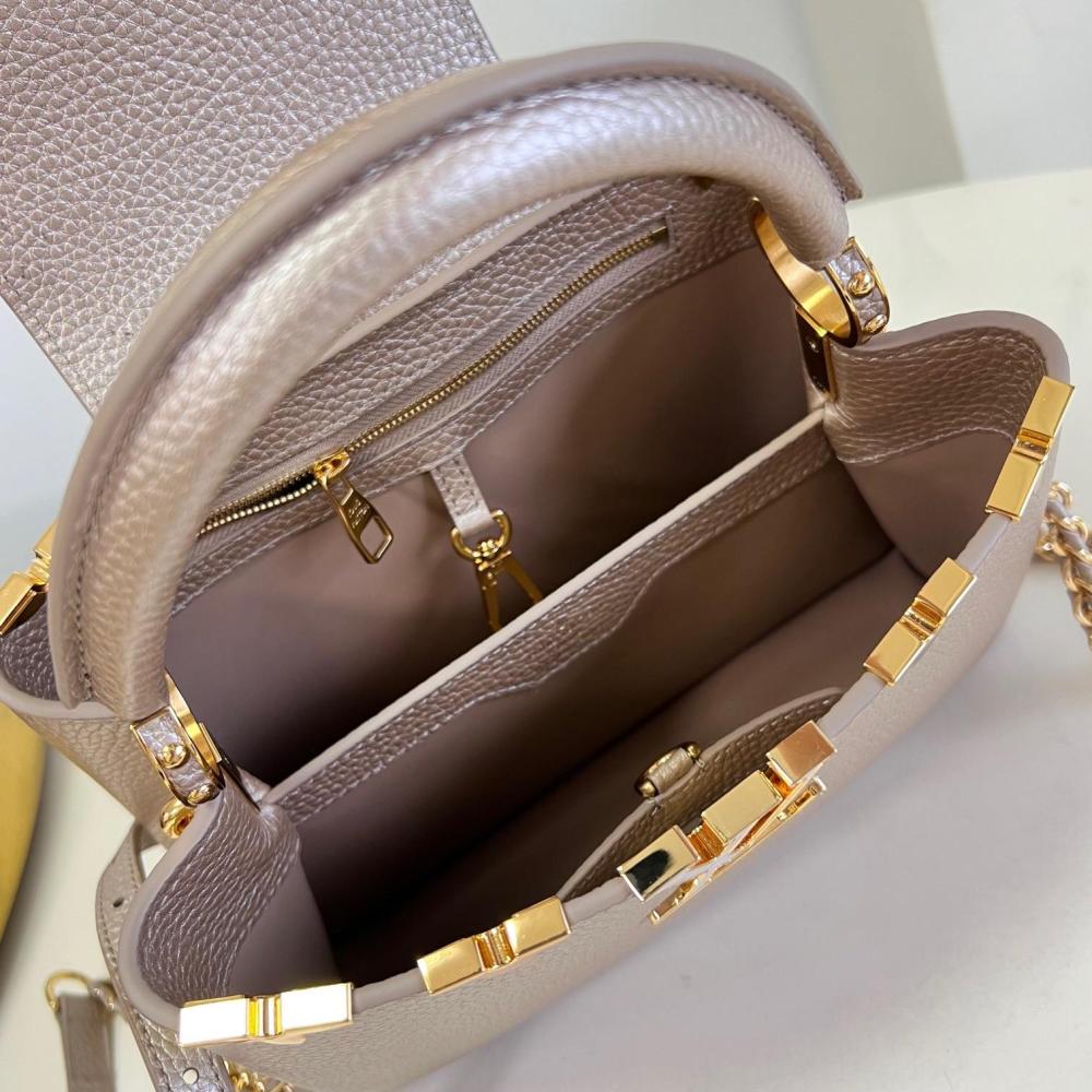 Capucines Taurillon Monogram  size 27x18x9