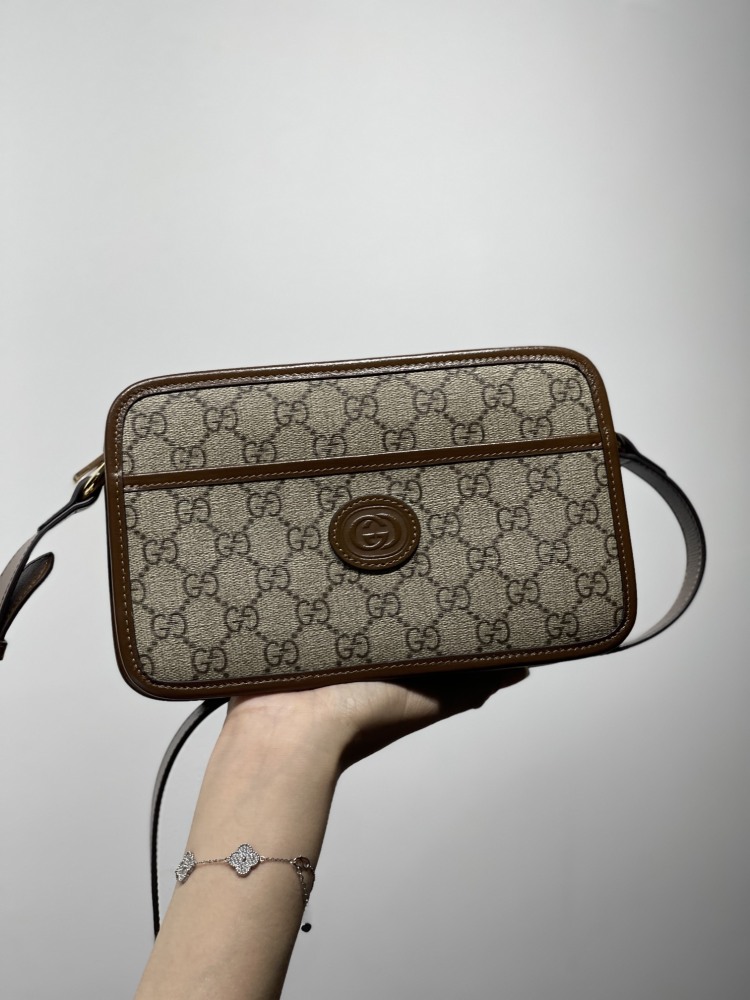 Gucci GG  size 22.5x14x7