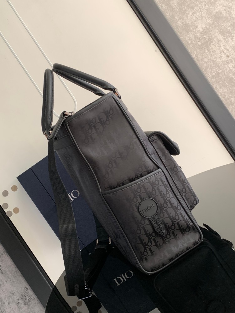 Dior man's Oblique tote bags