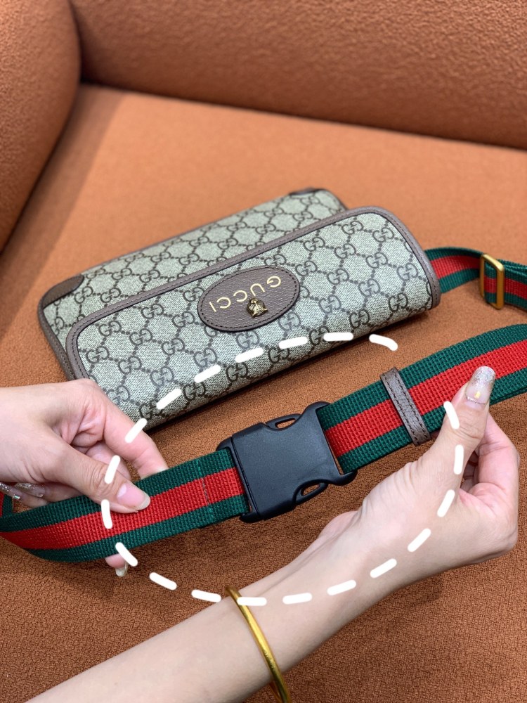 Gucci  size 16.5*5*10