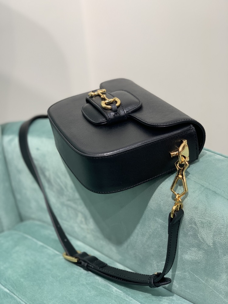 Gucci  size 20.5*14*5