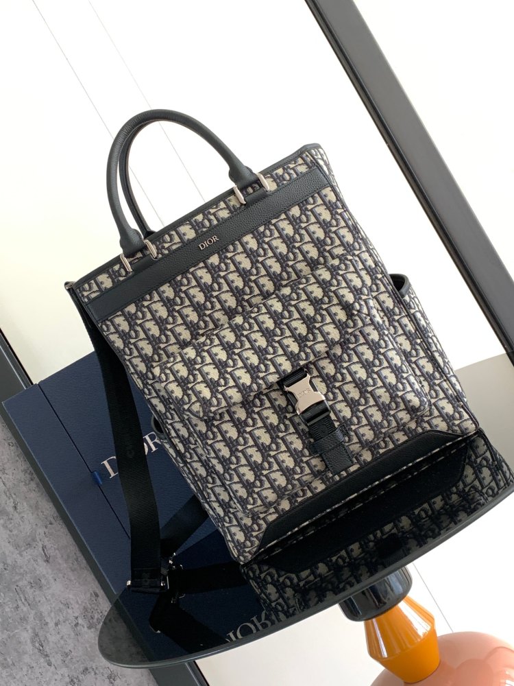 Dior man's Oblique tote bags
