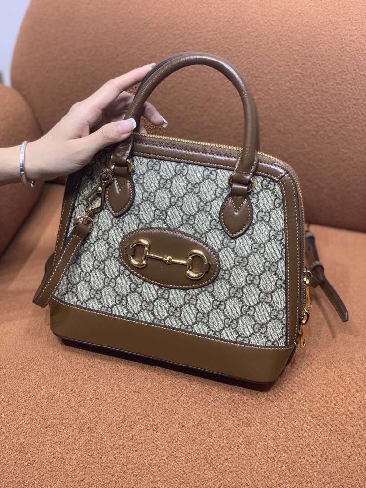 Gucci  size 25x9x23