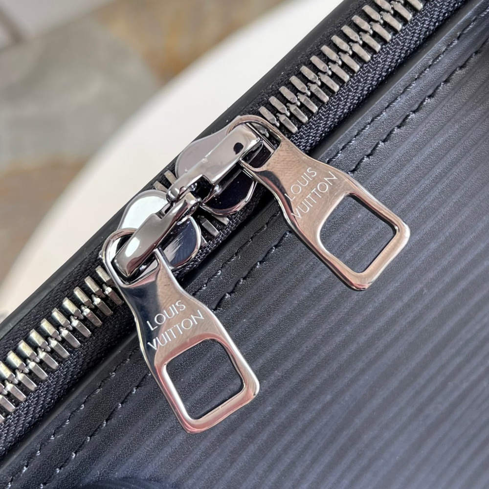 Louis Vuitton  Alma GM Travel red M23102