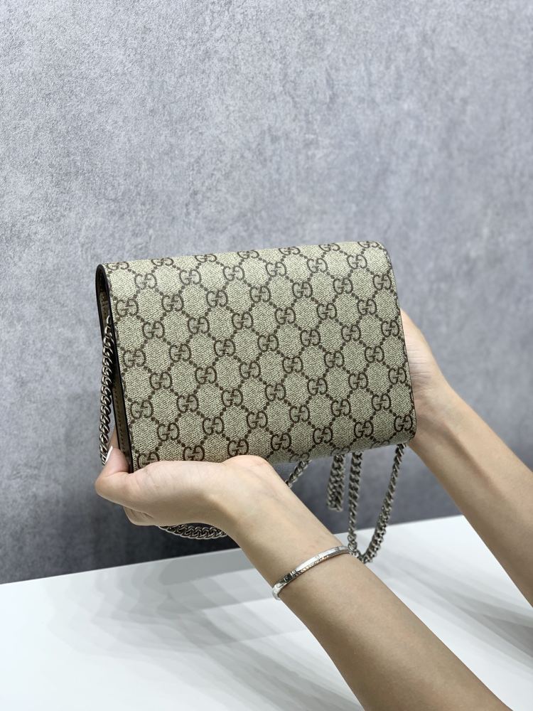 Gucci  size 20*13*6