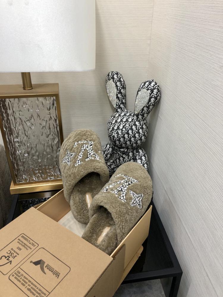 LV slippers lvu SIZE  lv毛拖