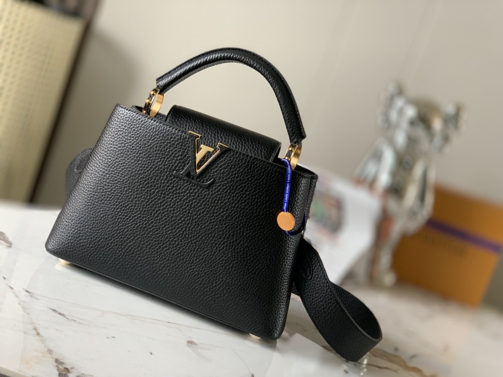 LV Capucines BB M59434 black