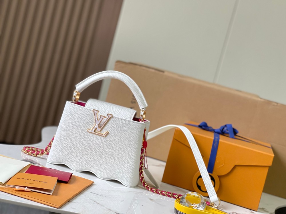 LV Capucines Mini M22121 white