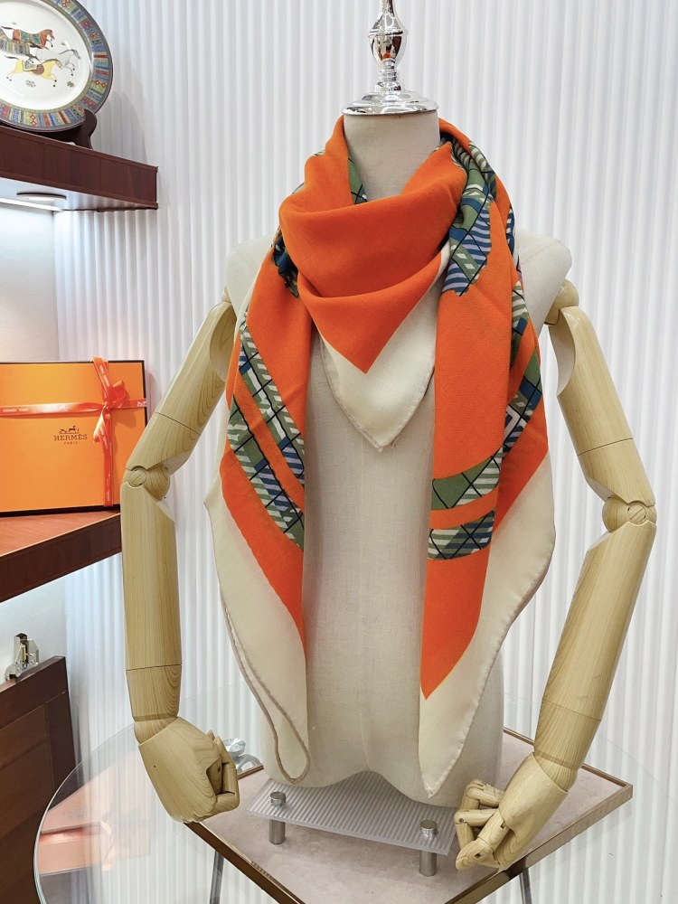 HERMES Scarf