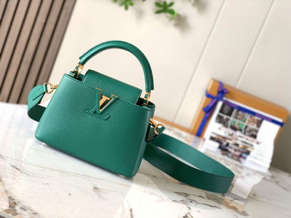 LV Capucines Mini M59433 green