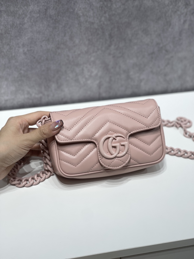 Gucci  size 16.5*5*10