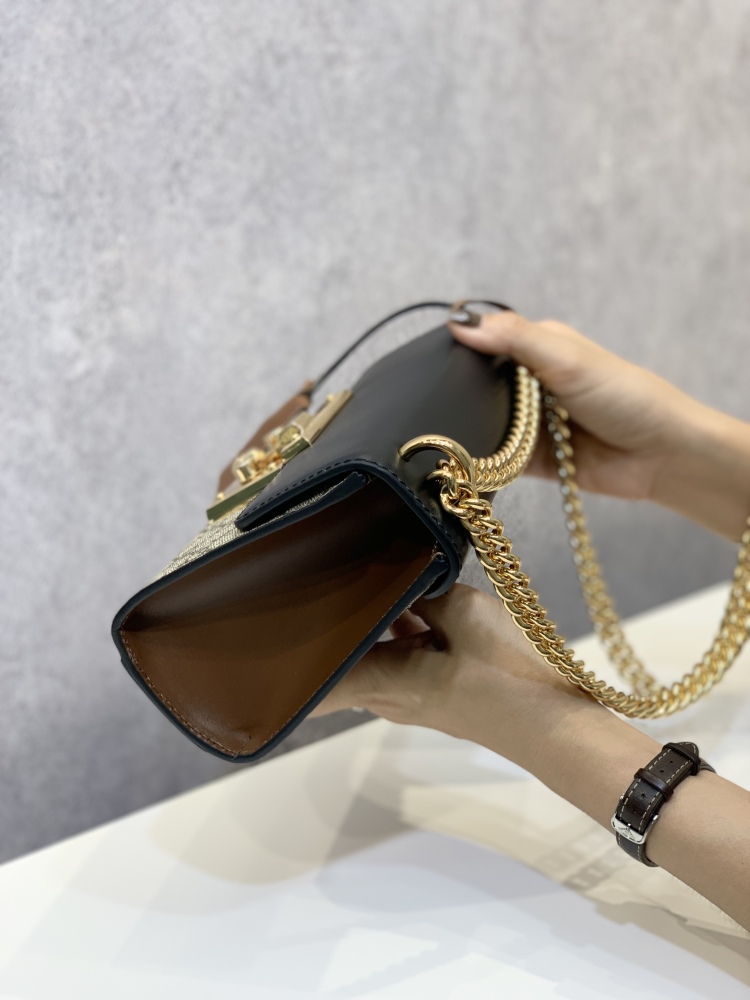 Gucci of date  size 20*12.5*8