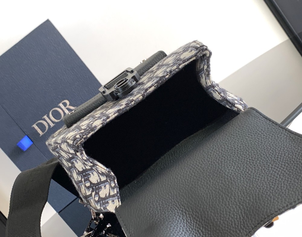 Dior manbag