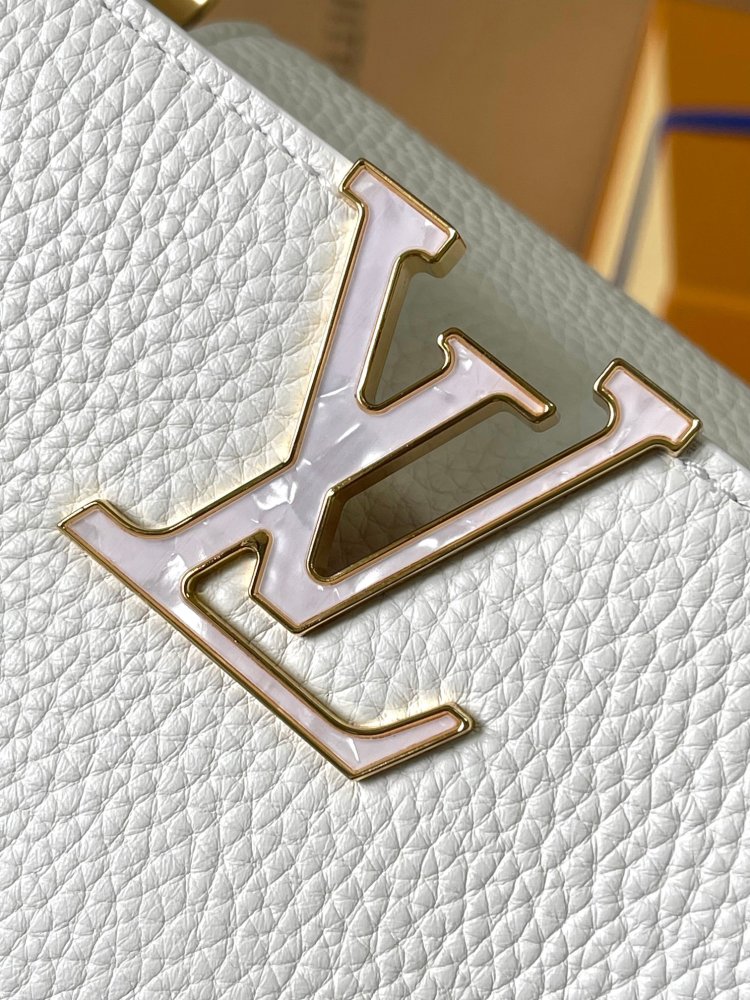LV Capucines