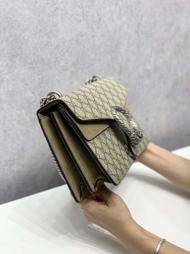 Gucci  size 28*18*9