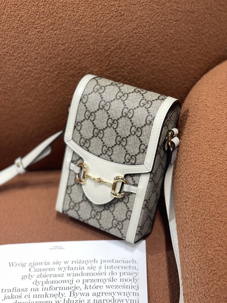 Gucci  size 17*11*4