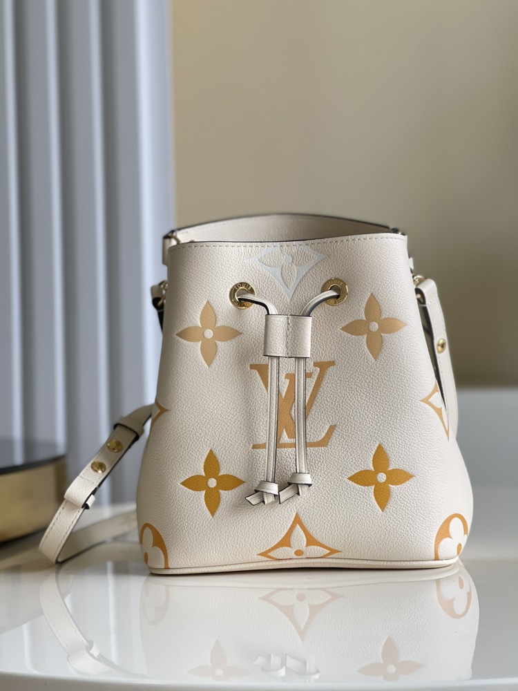 LV Empreinte Monogram Giant Bucket Bags   size 20 x 20 x 13