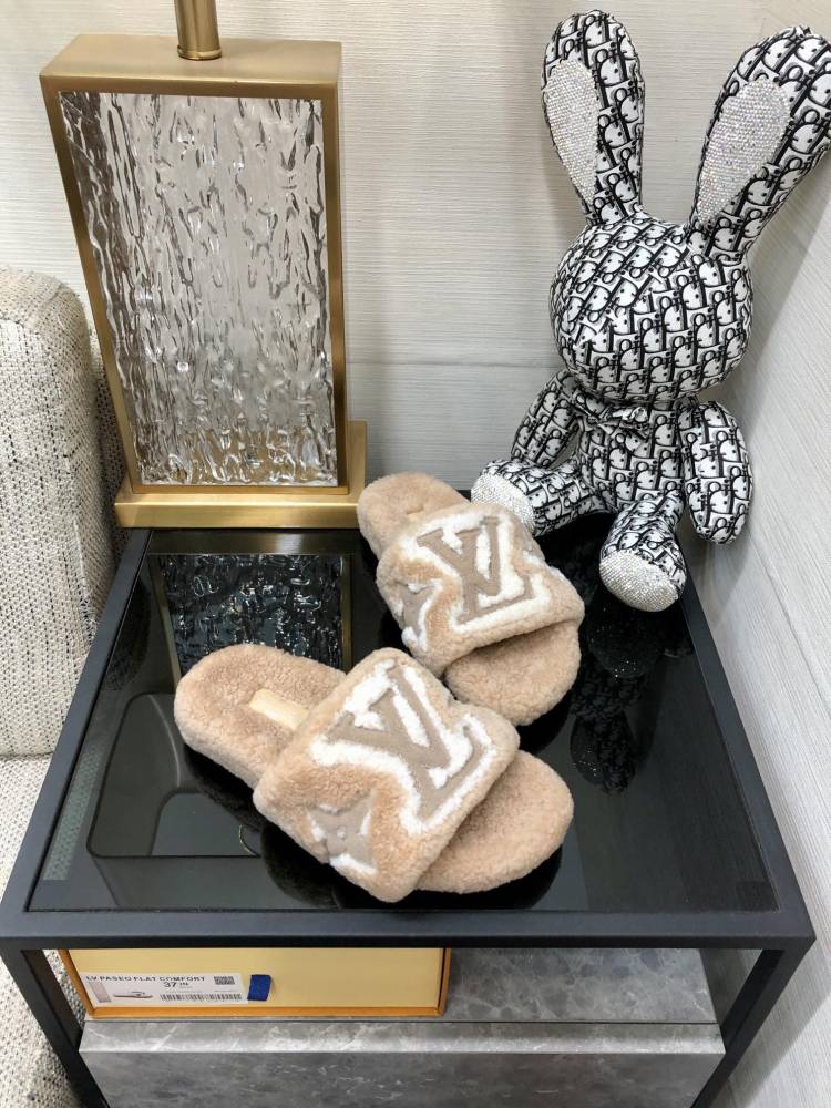 LV slippers