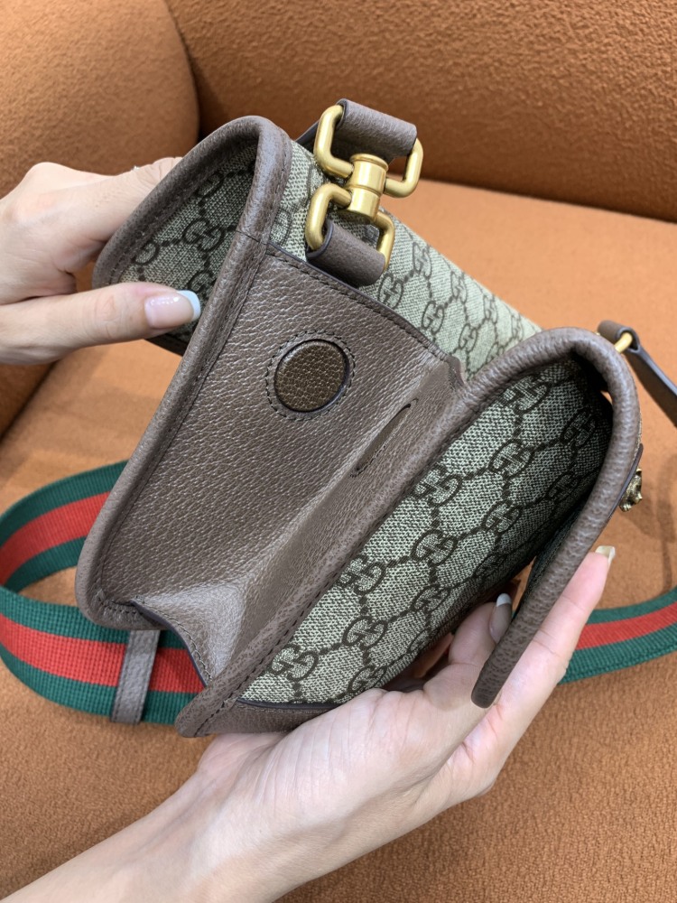 Gucci  size 22x16.5x4