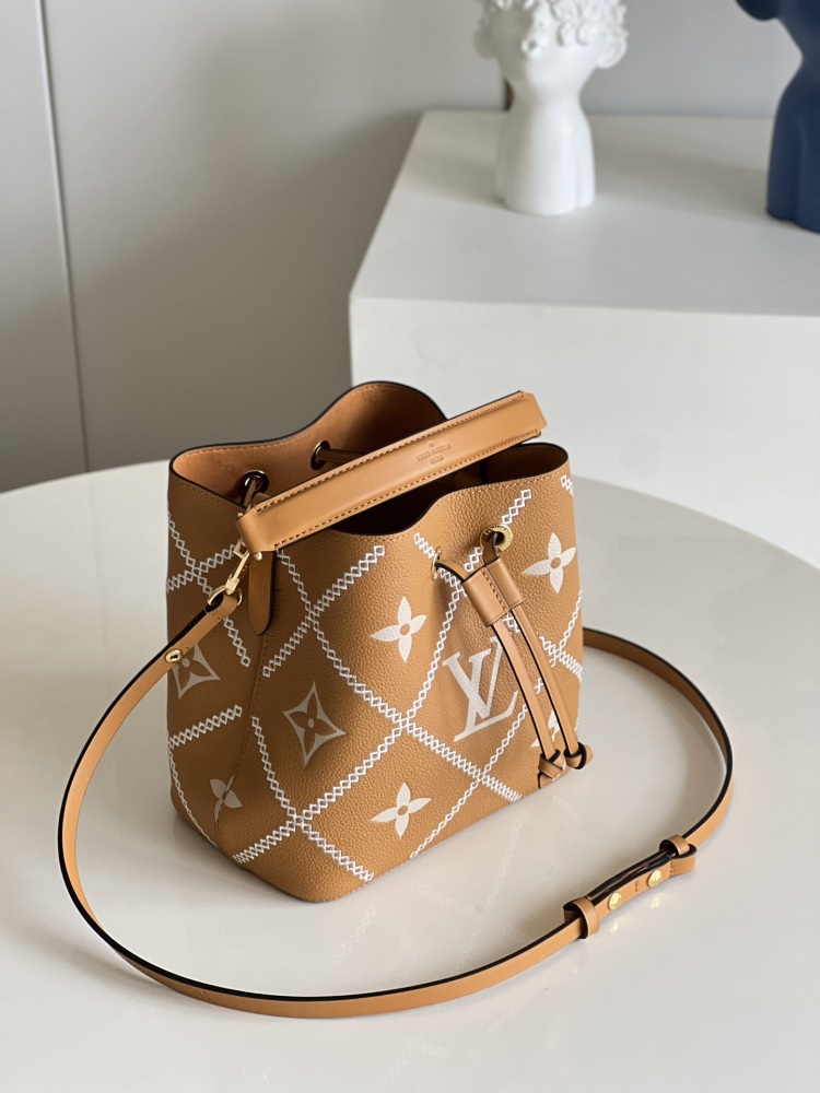 LV BB Monogram Empreinte  size 20 x 20 x 13