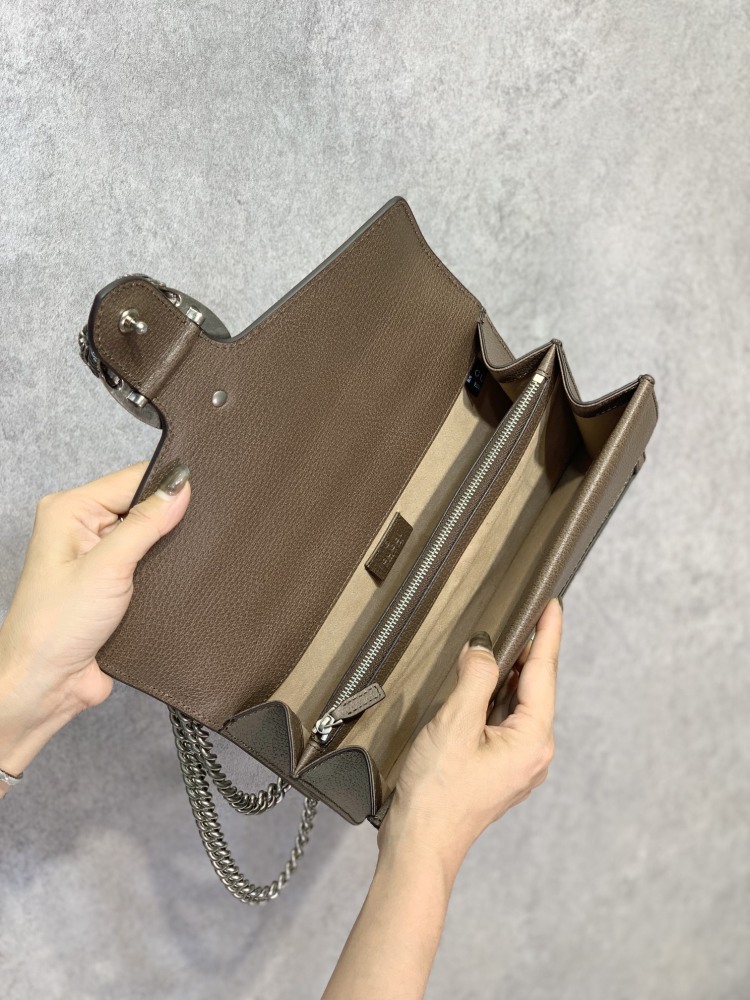 Gucci  size 28*17*9