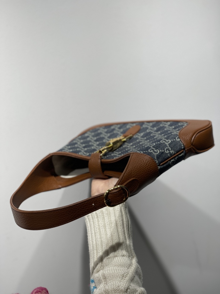 Gucci GG  size 28x19x4.5