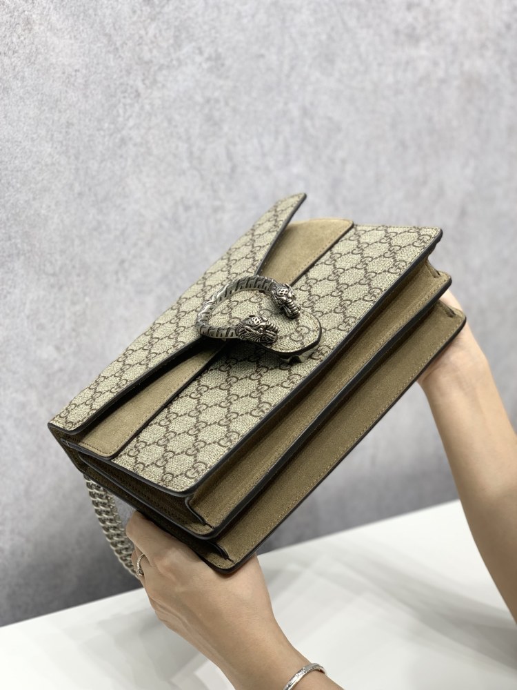 Gucci  size 28*18*9