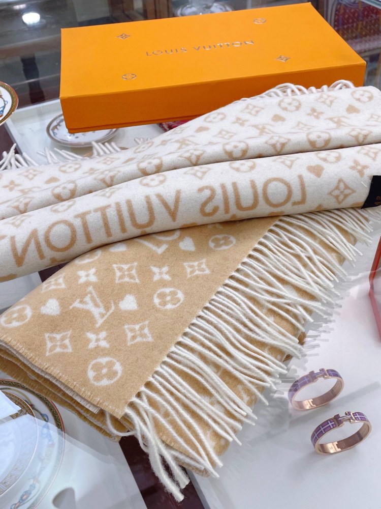LV Scarf