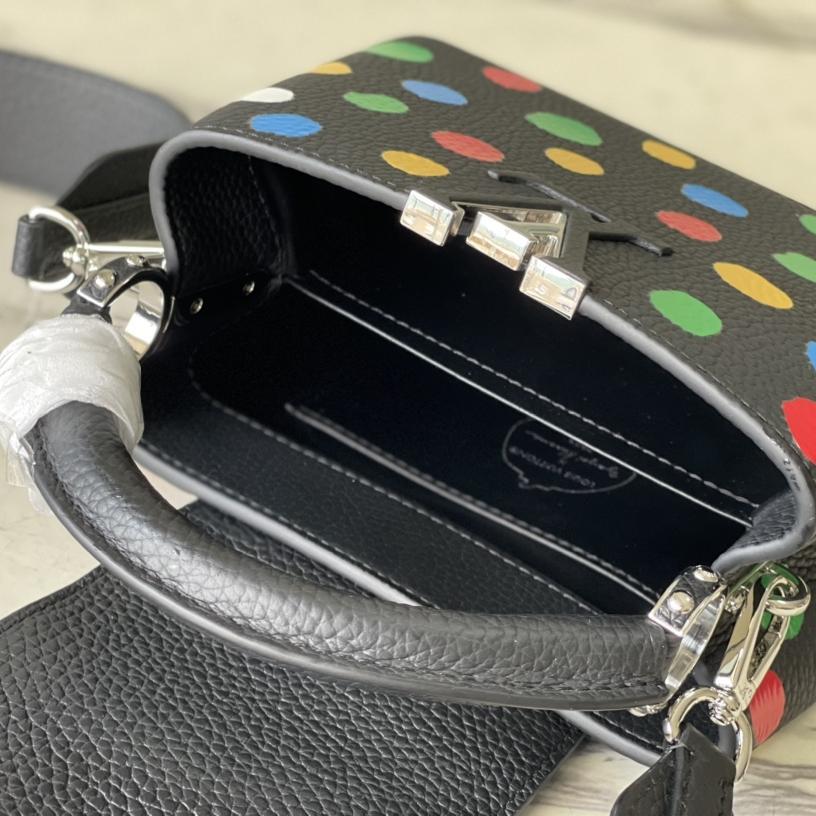 LV YK Capucines Taurillon Size cm