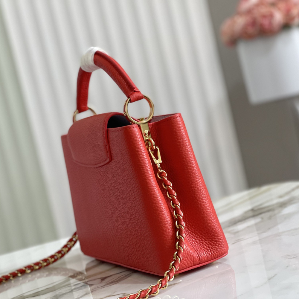 Louis Vuitton Capucines MM  M52689