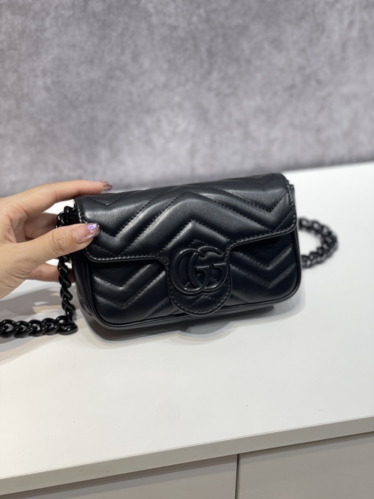 Gucci  size 16.5*5*10