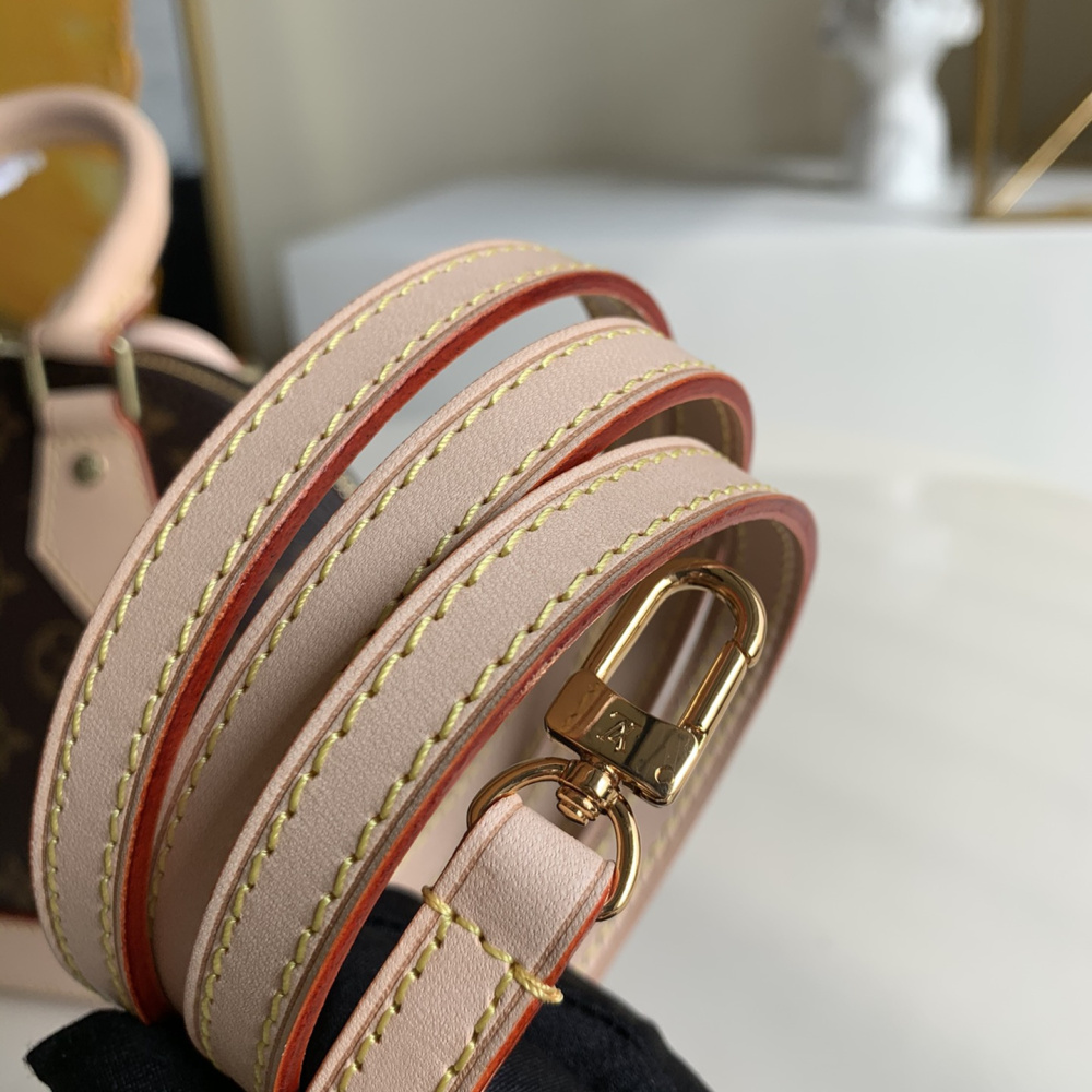 Louis Vuitton  Alma  Monogram M53152