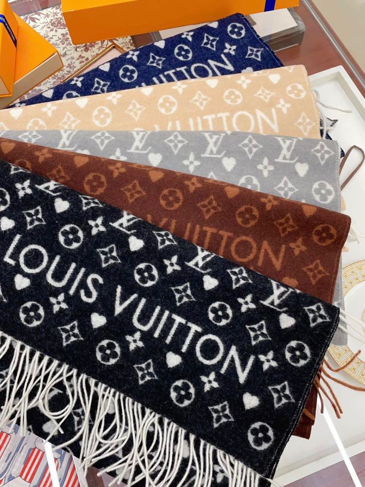 LV Scarf