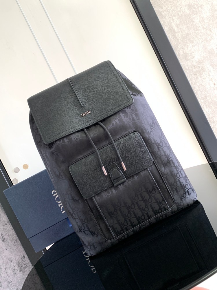 Dior man's Oblique backpacks