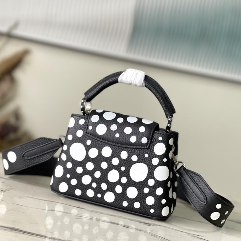 LV YK Capucines Taurillon Size cm
