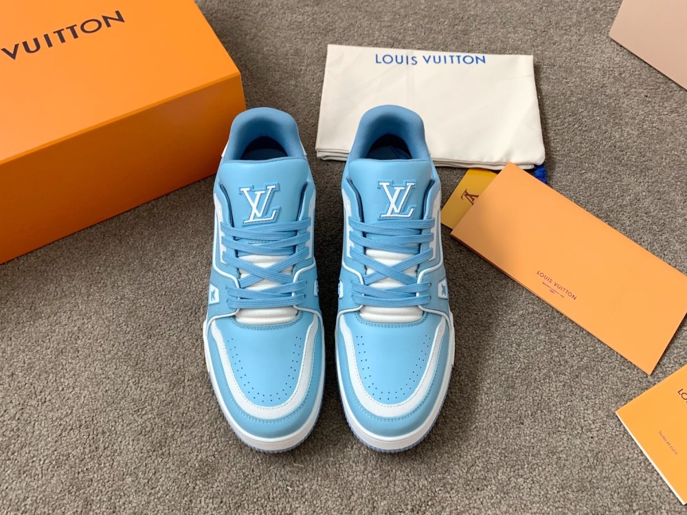 LV sneaker