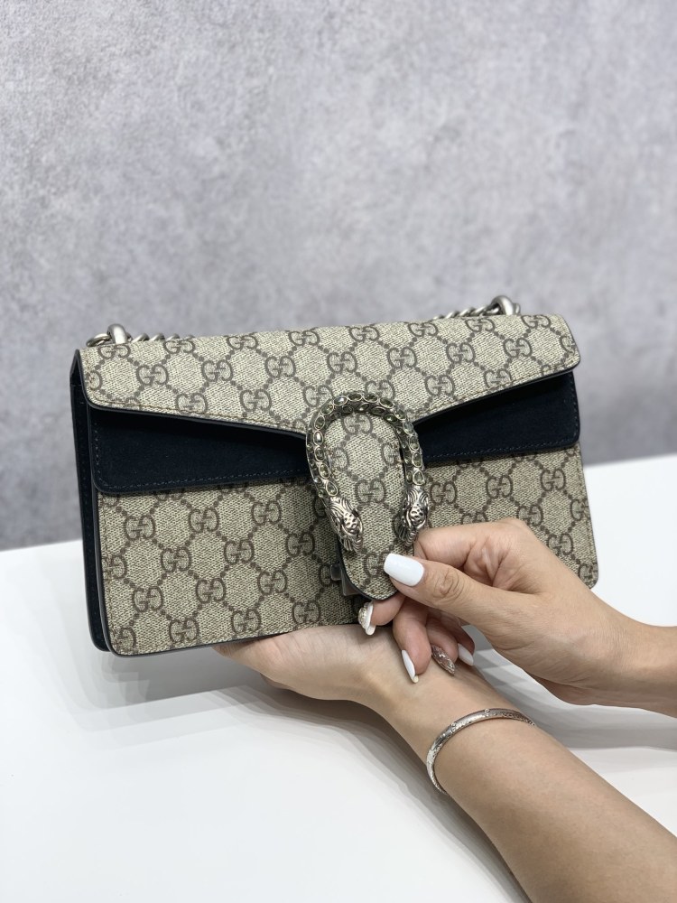 Gucci  size 25*14*8