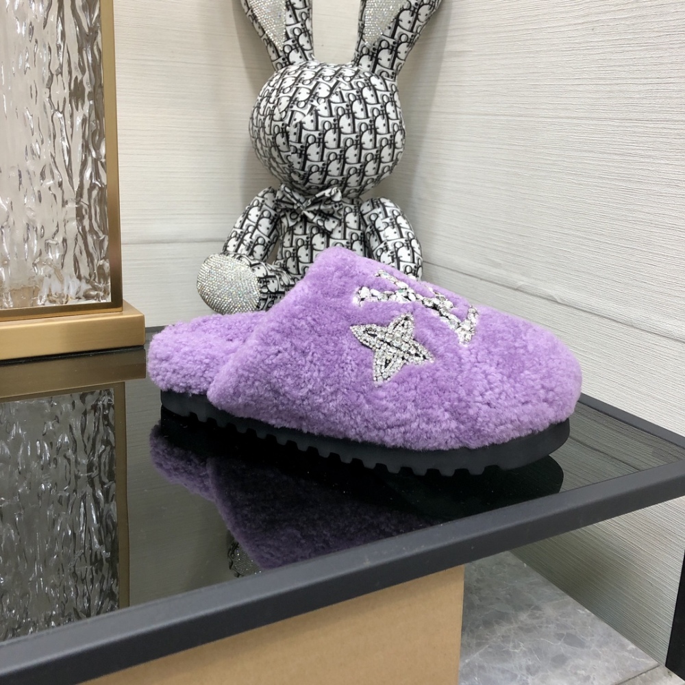LV slippers lvu SIZE  lv毛拖