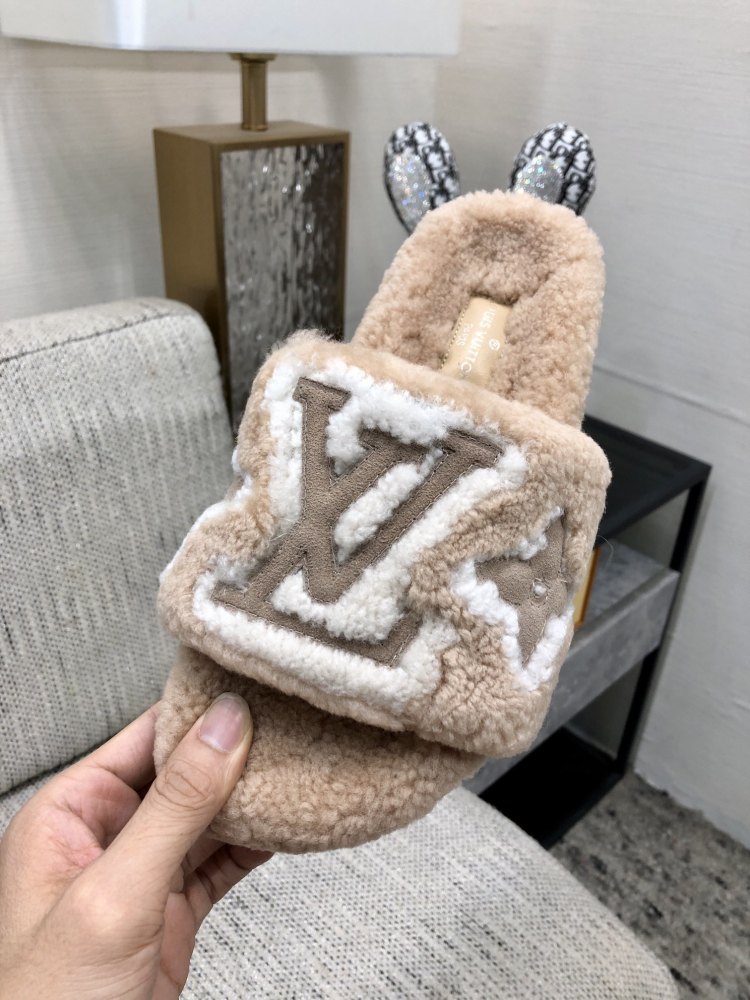 LV slippers lvu SIZE  lv毛拖