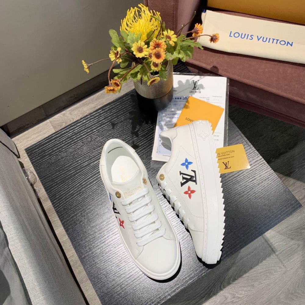 LV sneaker