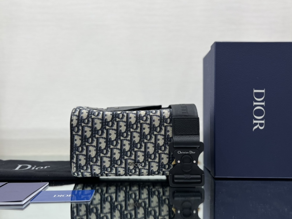 Dior man's Oblique Lingot 26