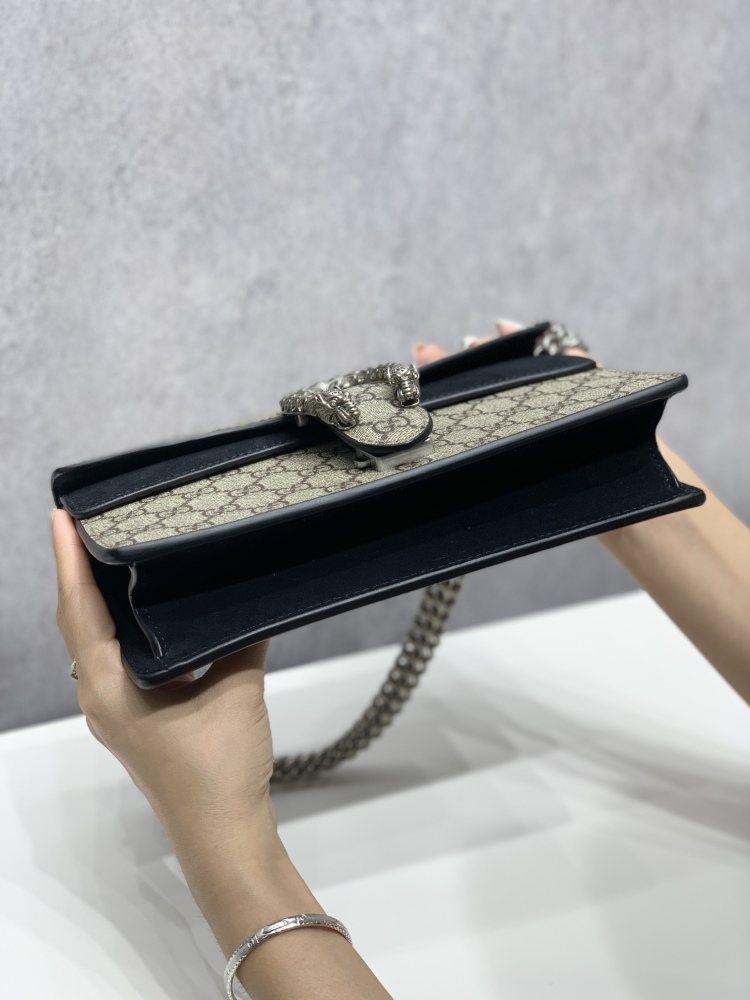 Gucci  size 25*14*8
