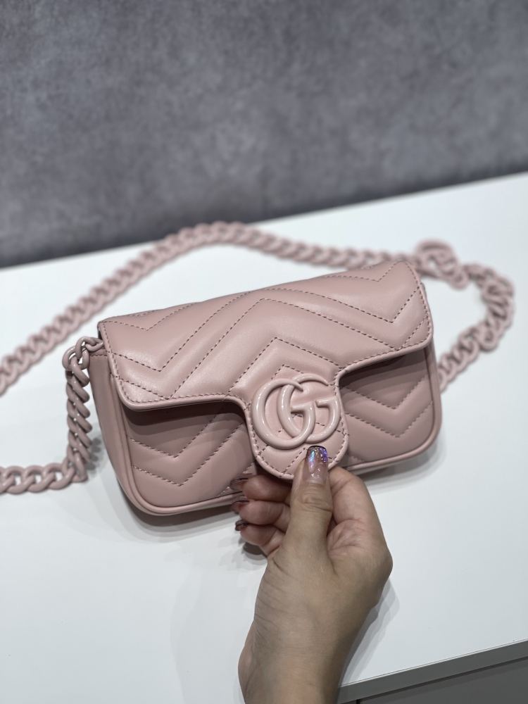 Gucci  size 16.5*5*10