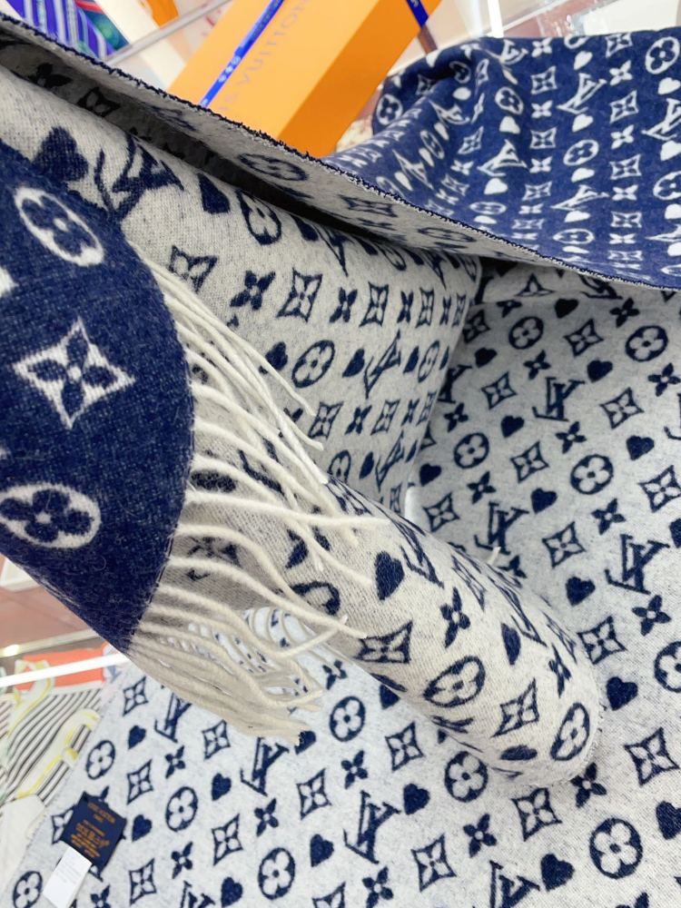 LV Scarf