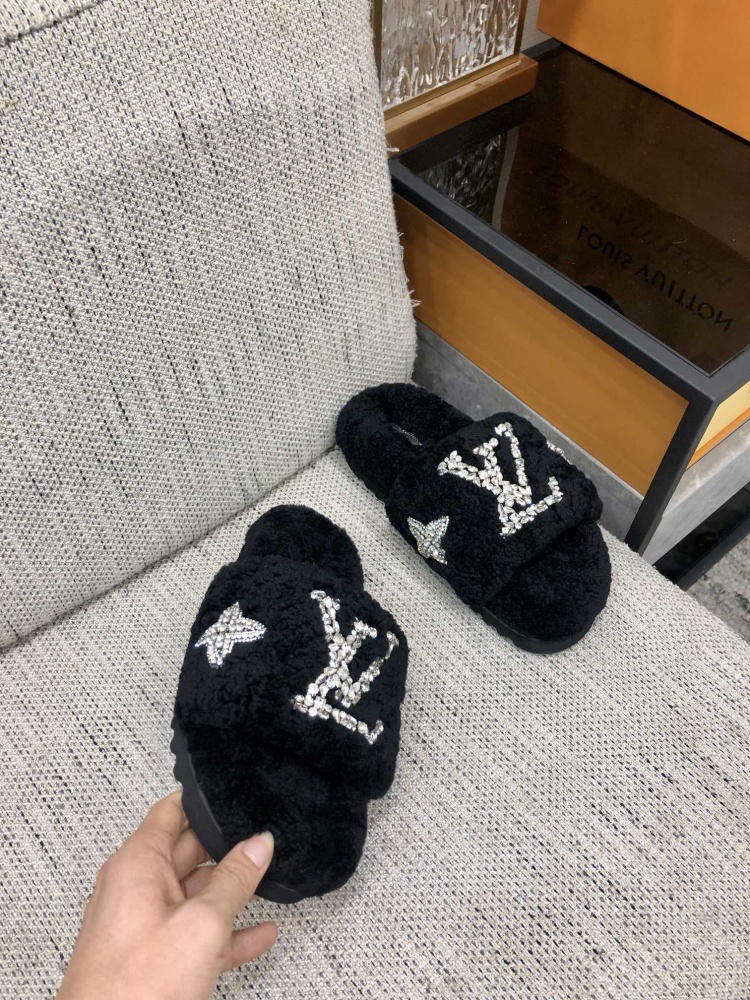 LV slippers lvu SIZE  lv毛拖